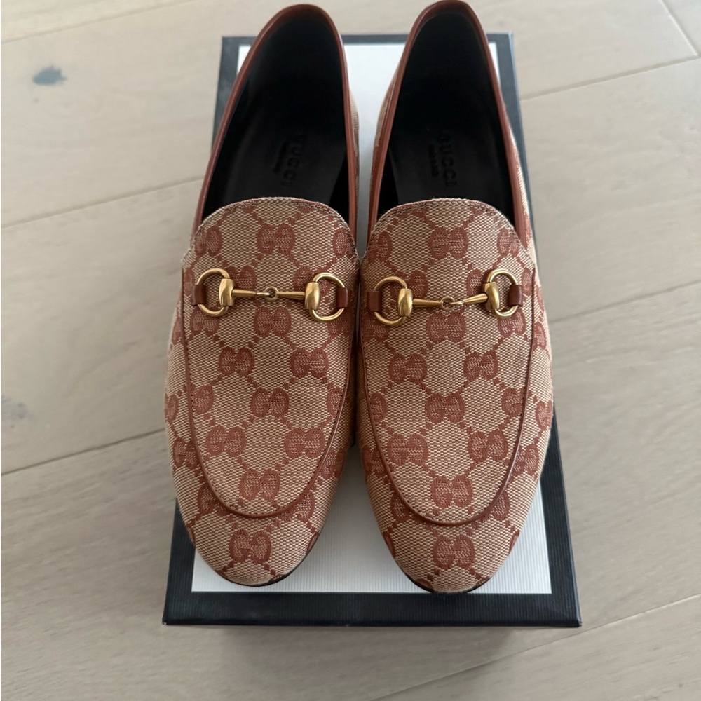 Authentic NWT Gucci GG Canvas Flat Loafers size 37